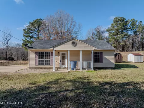 Exterior - 3305 N Robertson Rd, Nesbit, MS 38651 photo 4 of 8
