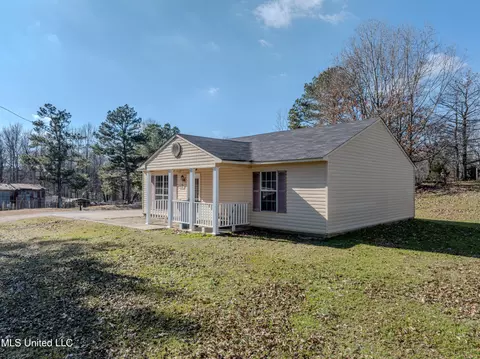 Exterior - 3305 N Robertson Rd, Nesbit, MS 38651 photo 3 of 8