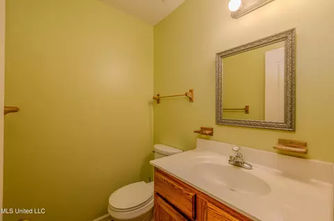 Bath - 3305 N Robertson Rd, Nesbit, MS 38651 photo 2 of 2