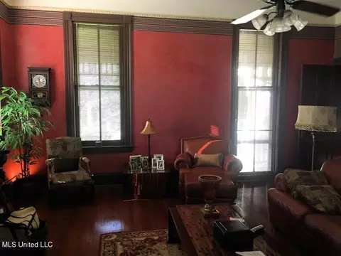 Living - 1016 Main St, Natchez, MS 39120 photo 2 of 2