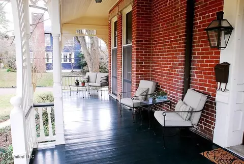 Exterior - 1016 Main St, Natchez, MS 39120 photo 16 of 17