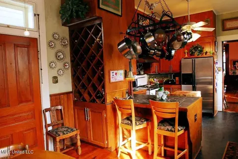 Kitchen - 1016 Main St, Natchez, MS 39120 photo 1 of 2