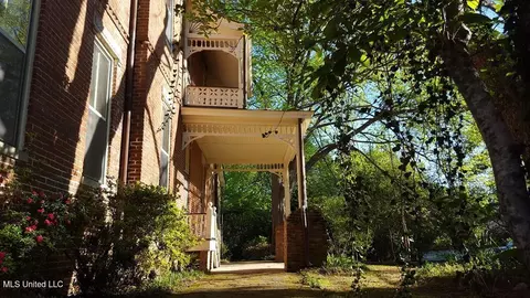 Exterior - 1016 Main St, Natchez, MS 39120 photo 13 of 17