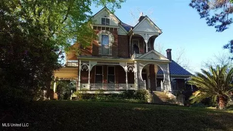 1016 Main St, Natchez, MS 39120
