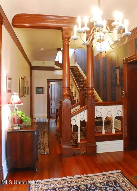 Entry Way - 1016 Main St, Natchez, MS 39120 photo 1 of 1