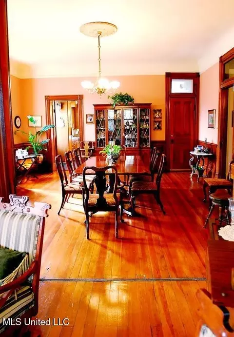 Dining - 1016 Main St, Natchez, MS 39120 photo 1 of 1