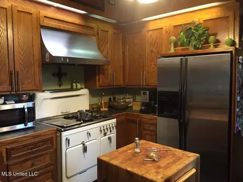 Kitchen - 1016 Main St, Natchez, MS 39120 photo 2 of 2