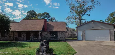12529 Beacon St, Ocean Springs, MS 39564