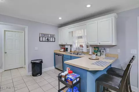 Kitchen - 570 Lincolns Dr, Brandon, MS 39042 photo 1 of 4