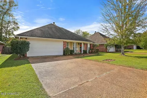 Exterior - 570 Lincolns Dr, Brandon, MS 39042 photo 2 of 5