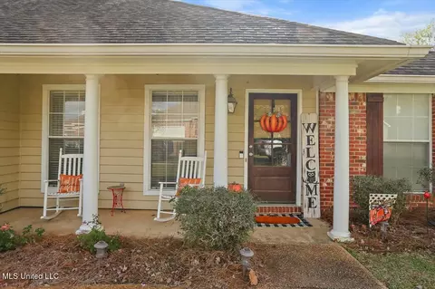 Exterior - 570 Lincolns Dr, Brandon, MS 39042 photo 3 of 5