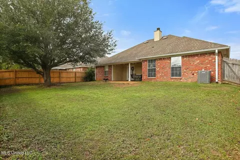 Exterior - 570 Lincolns Dr, Brandon, MS 39042 photo 4 of 5