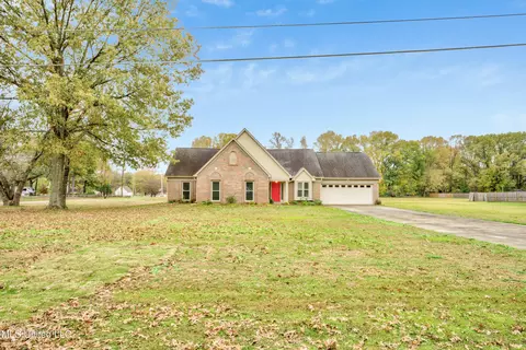 204 Oak Grove Dr, Byhalia, MS 38611