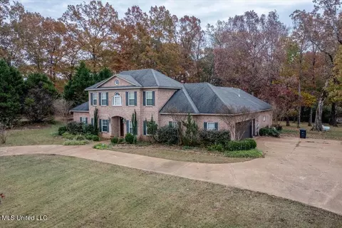 1296 Country Club Rd, Senatobia, MS 38668
