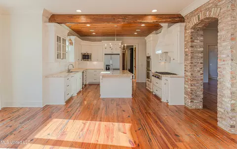 Kitchen - 302 Vinca Cv, Madison, MS 39110 photo 8 of 10