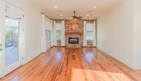 Living - 302 Vinca Cv, Madison, MS 39110 photo 3 of 4