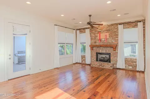 Living - 302 Vinca Cv, Madison, MS 39110 photo 4 of 4