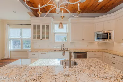 Kitchen - 302 Vinca Cv, Madison, MS 39110 photo 5 of 10