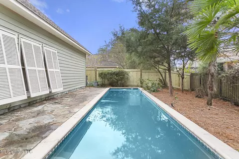 Exterior - 205 Lafayette Ln, Flowood, MS 39232 photo 4 of 10