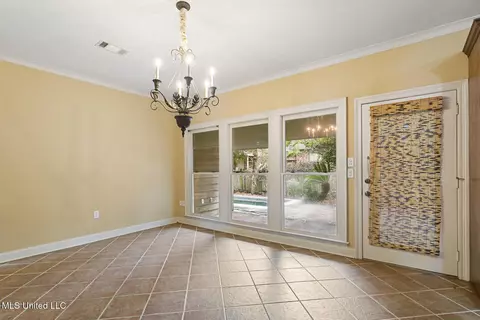 Dining - 205 Lafayette Ln, Flowood, MS 39232 photo 1 of 2