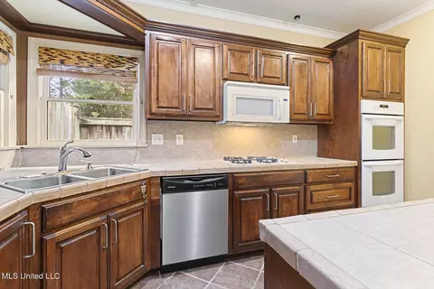 Kitchen - 205 Lafayette Ln, Flowood, MS 39232 photo 1 of 3