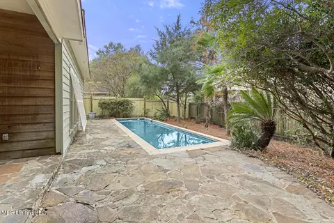 Exterior - 205 Lafayette Ln, Flowood, MS 39232 photo 6 of 10
