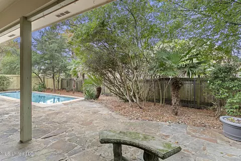 Exterior - 205 Lafayette Ln, Flowood, MS 39232 photo 7 of 10
