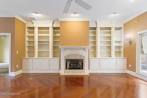 Living - 205 Lafayette Ln, Flowood, MS 39232 photo 2 of 2