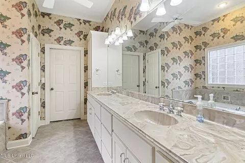 Bath - 205 Lafayette Ln, Flowood, MS 39232 photo 1 of 4