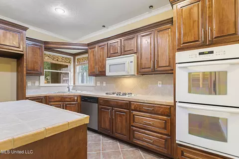 Kitchen - 205 Lafayette Ln, Flowood, MS 39232 photo 3 of 3