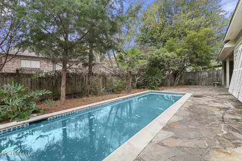 Exterior - 205 Lafayette Ln, Flowood, MS 39232 photo 5 of 10