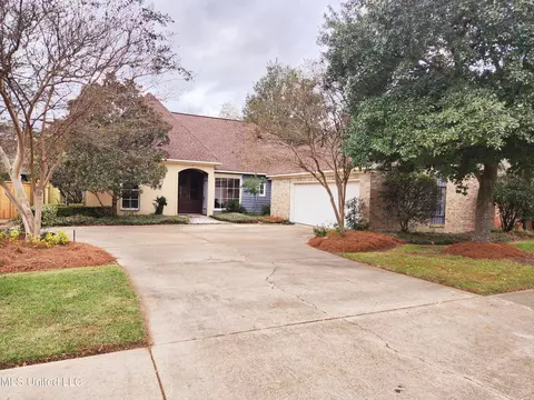 205 Lafayette Ln, Flowood, MS 39232