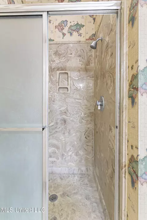 Bath - 205 Lafayette Ln, Flowood, MS 39232 photo 3 of 4