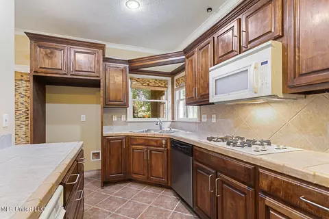 Kitchen - 205 Lafayette Ln, Flowood, MS 39232 photo 2 of 3