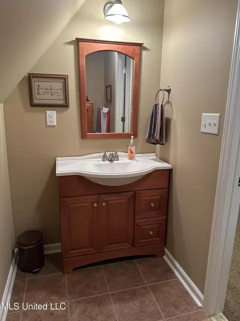 Bath - 1686 Tara Dr, Hernando, MS 38632 photo 5 of 5