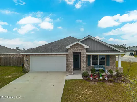 1027 Enclave Cir, Long Beach, MS 39560
