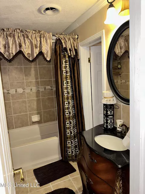 Bath - 556 E Fulton St, Canton, MS 39046 photo 1 of 5