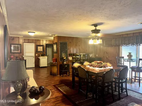 Dining - 556 E Fulton St, Canton, MS 39046 photo 4 of 4