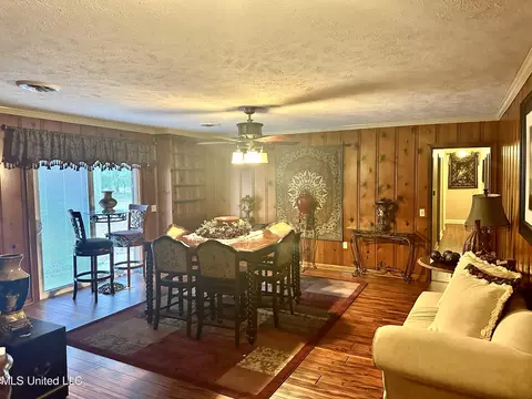 Dining - 556 E Fulton St, Canton, MS 39046 photo 3 of 4
