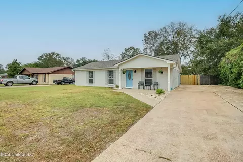 606 Saratoga Dr, Long Beach, MS 39560
