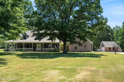 Exterior - 3500 Lake Grove Dr, Hernando, MS 38632 photo 3 of 18