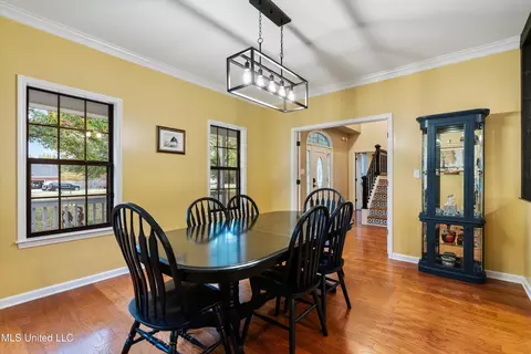 Dining - 3500 Lake Grove Dr, Hernando, MS 38632 photo 2 of 3
