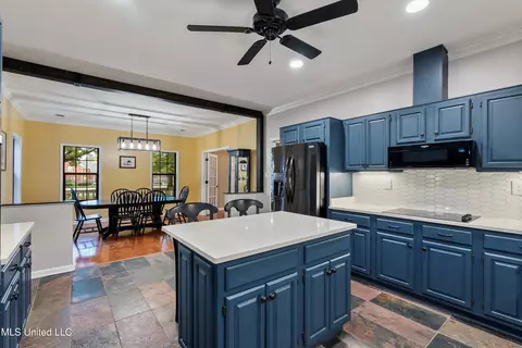 Kitchen - 3500 Lake Grove Dr, Hernando, MS 38632 photo 6 of 7