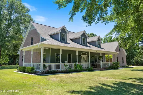 Exterior - 3500 Lake Grove Dr, Hernando, MS 38632 photo 2 of 18