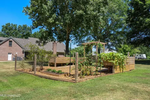 Exterior - 3500 Lake Grove Dr, Hernando, MS 38632 photo 9 of 18