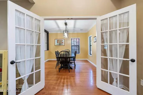 Dining - 3500 Lake Grove Dr, Hernando, MS 38632 photo 3 of 3