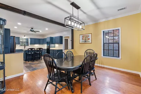 Dining - 3500 Lake Grove Dr, Hernando, MS 38632 photo 1 of 3