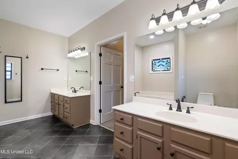 Bath - 3500 Lake Grove Dr, Hernando, MS 38632 photo 1 of 5