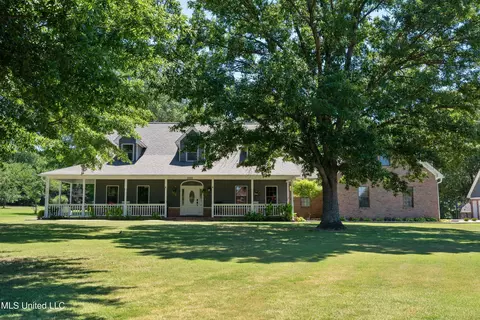 3500 Lake Grove Dr, Hernando, MS 38632