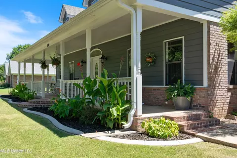 Exterior - 3500 Lake Grove Dr, Hernando, MS 38632 photo 14 of 18